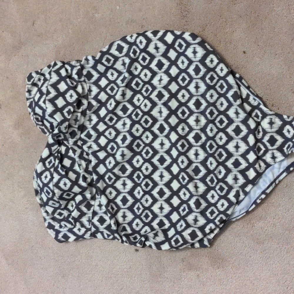 Liz Lange maternity swimsuit